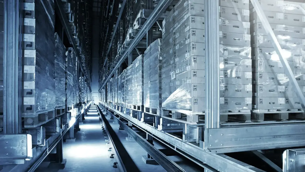 Comparison of active, passive, and hybrid thermal solutions in cold chain packaging