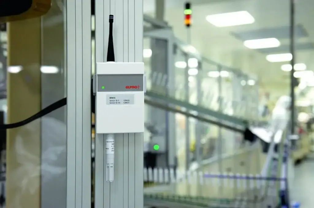 To ensure the safety and quality assurance of cold chain logistics, utilizing mo